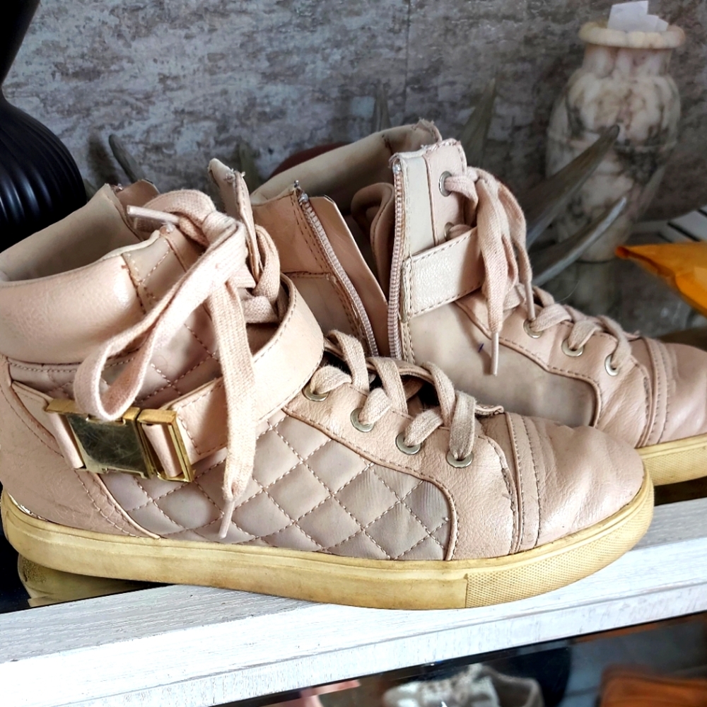 Preloved Woman's High-Top Sneakers in Beige and Gold Accents.